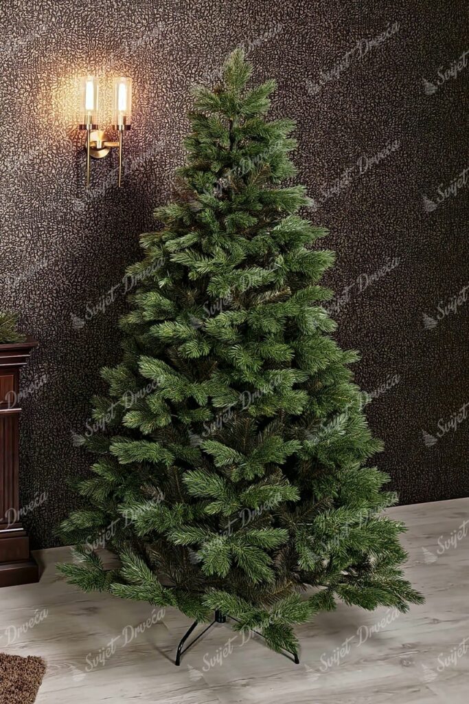 Umjetno božićno drvce 3D himalajski bor. Himalajski bor ima realistične 3D igle koje su obojene u tamnu zelenu nijansu. Ova ekskluzivna 3D igla stvorena je prema najnovijim tehnologijama od odljevaka od pravih borovih iglica i na taj način savršeno oponaša živi bor u prirodi.