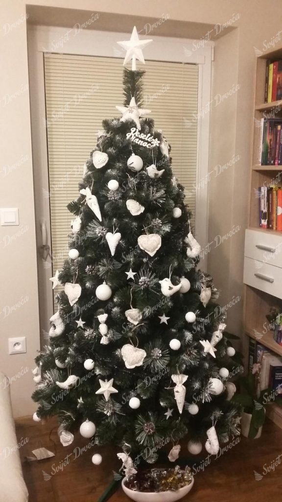 Ukrašeno umjetno božićno drvce Srebrni Bor 180cm