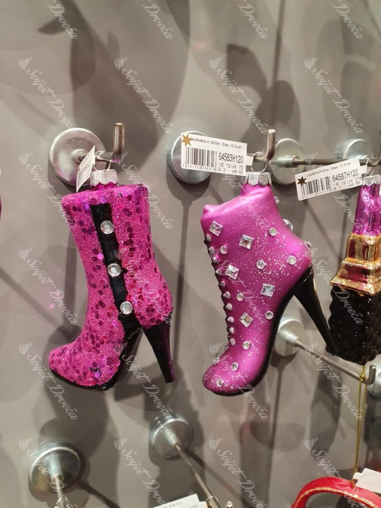 Moderni božićni ukrasi u obliku čizmica sa štiklom