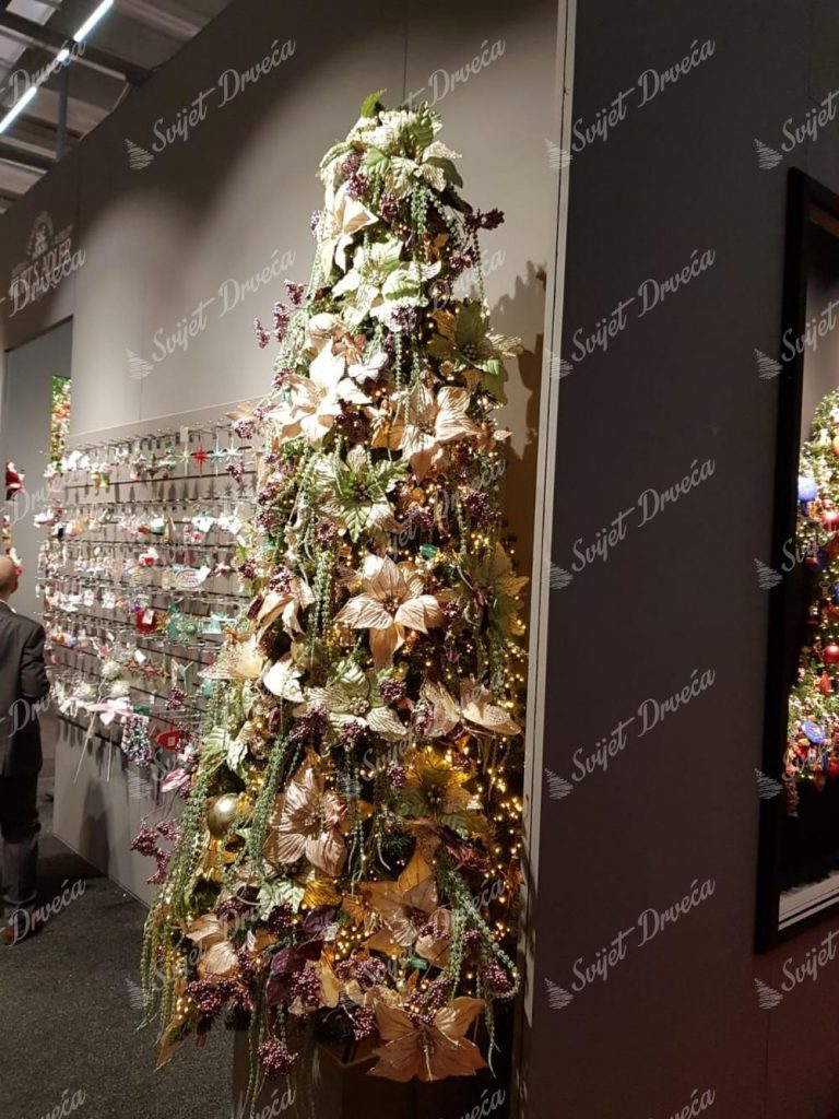 Zlatni božićni ukrasi i mašne za božićno drvce